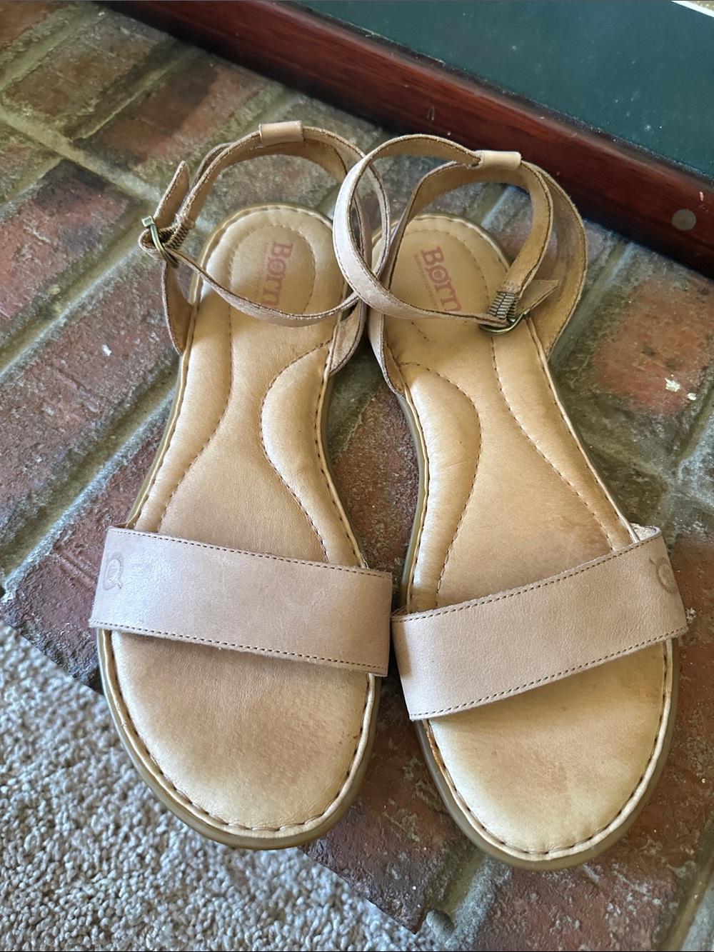 Born Women's Alice Flat Sandal Sz 9.5